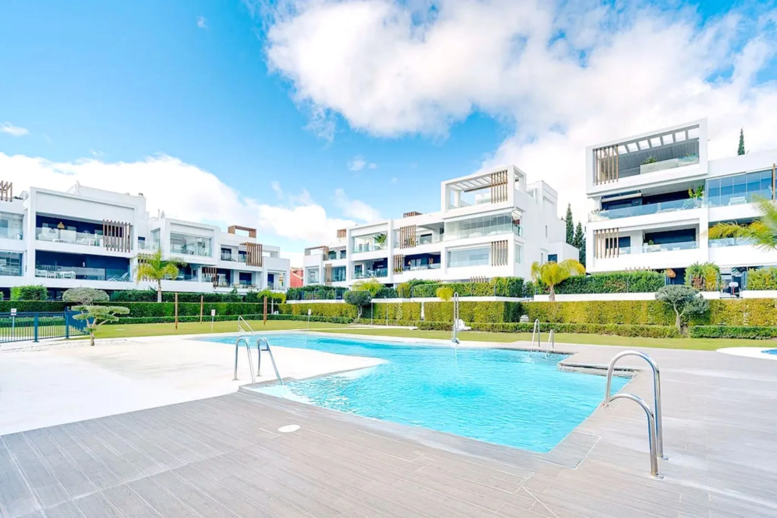 Located within the sought-after gated community of Miradores del Sol, this attractive property enjoys a prime position in Cancelada, just minutes from the beach, shops, restaurants, and everyday amenities. It offers a comfortable and well-designed living 