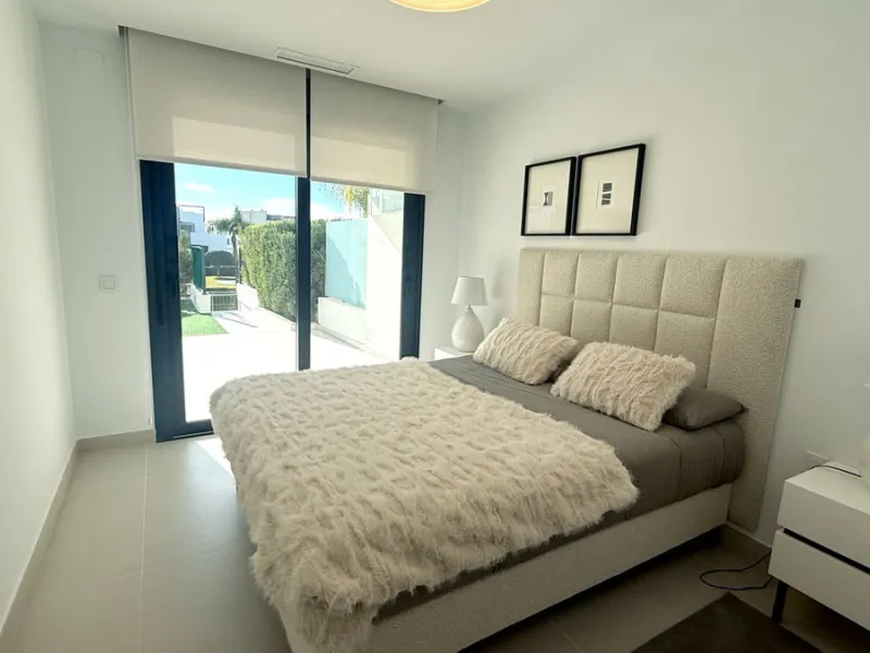 Located within the sought-after gated community of Miradores del Sol, this attractive property enjoys a prime position in Cancelada, just minutes from the beach, shops, restaurants, and everyday amenities. It offers a comfortable and well-designed living 