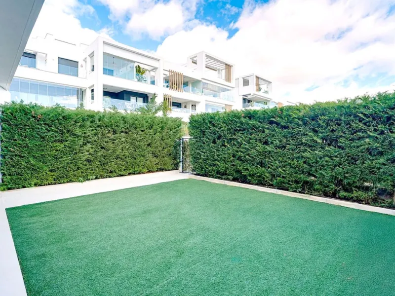 Located within the sought-after gated community of Miradores del Sol, this attractive property enjoys a prime position in Cancelada, just minutes from the beach, shops, restaurants, and everyday amenities. It offers a comfortable and well-designed living 