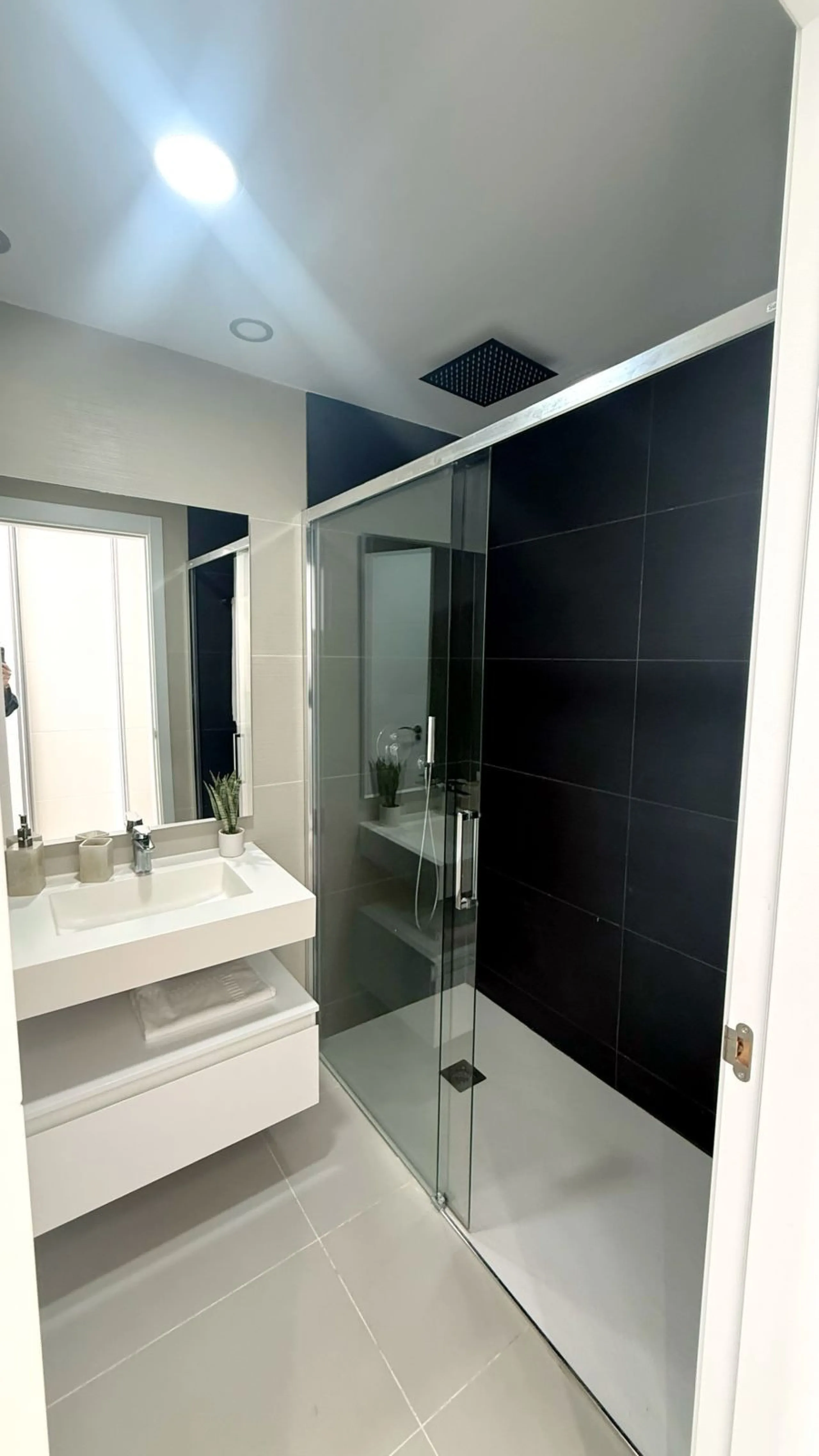 Located within the sought-after gated community of Miradores del Sol, this attractive property enjoys a prime position in Cancelada, just minutes from the beach, shops, restaurants, and everyday amenities. It offers a comfortable and well-designed living 