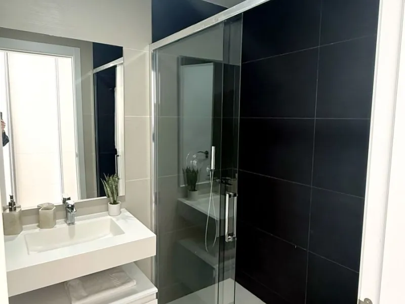 Located within the sought-after gated community of Miradores del Sol, this attractive property enjoys a prime position in Cancelada, just minutes from the beach, shops, restaurants, and everyday amenities. It offers a comfortable and well-designed living 