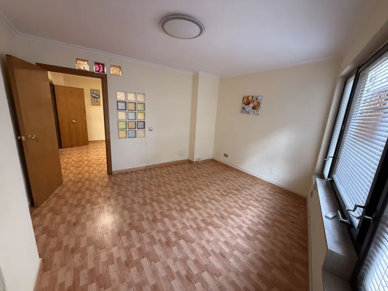 Commercial - Office в продаже в Marbella, Málaga. В доме 3 спален и 1 ванных комнат. Площадь дома 85 м²