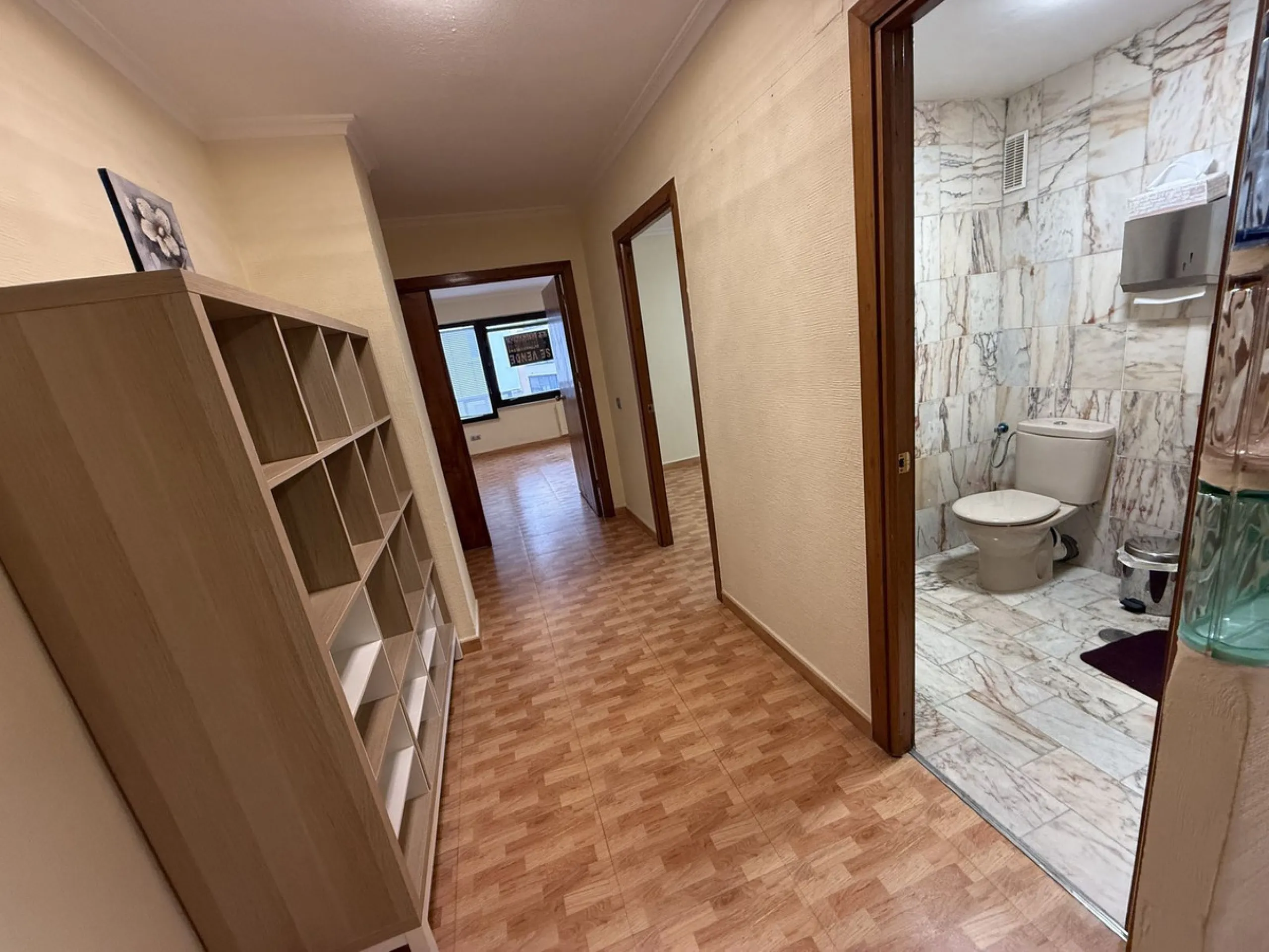 Commercial - Office в продаже в Marbella, Málaga. В доме 3 спален и 1 ванных комнат. Площадь дома 85 м²