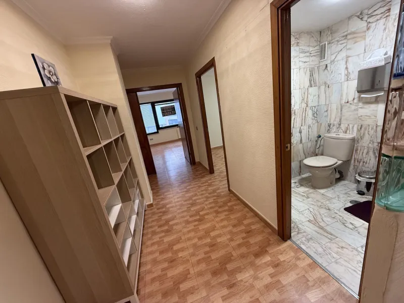 Commercial - Office в продаже в Marbella, Málaga. В доме 3 спален и 1 ванных комнат. Площадь дома 85 м²