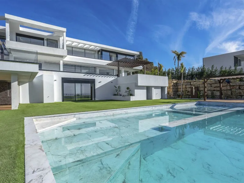House - Detached Villa в продаже в Benahavís, Málaga. В доме 5 спален и 6 ванных комнат. Площадь дома 1174 м². Площадь участка 4681 м²