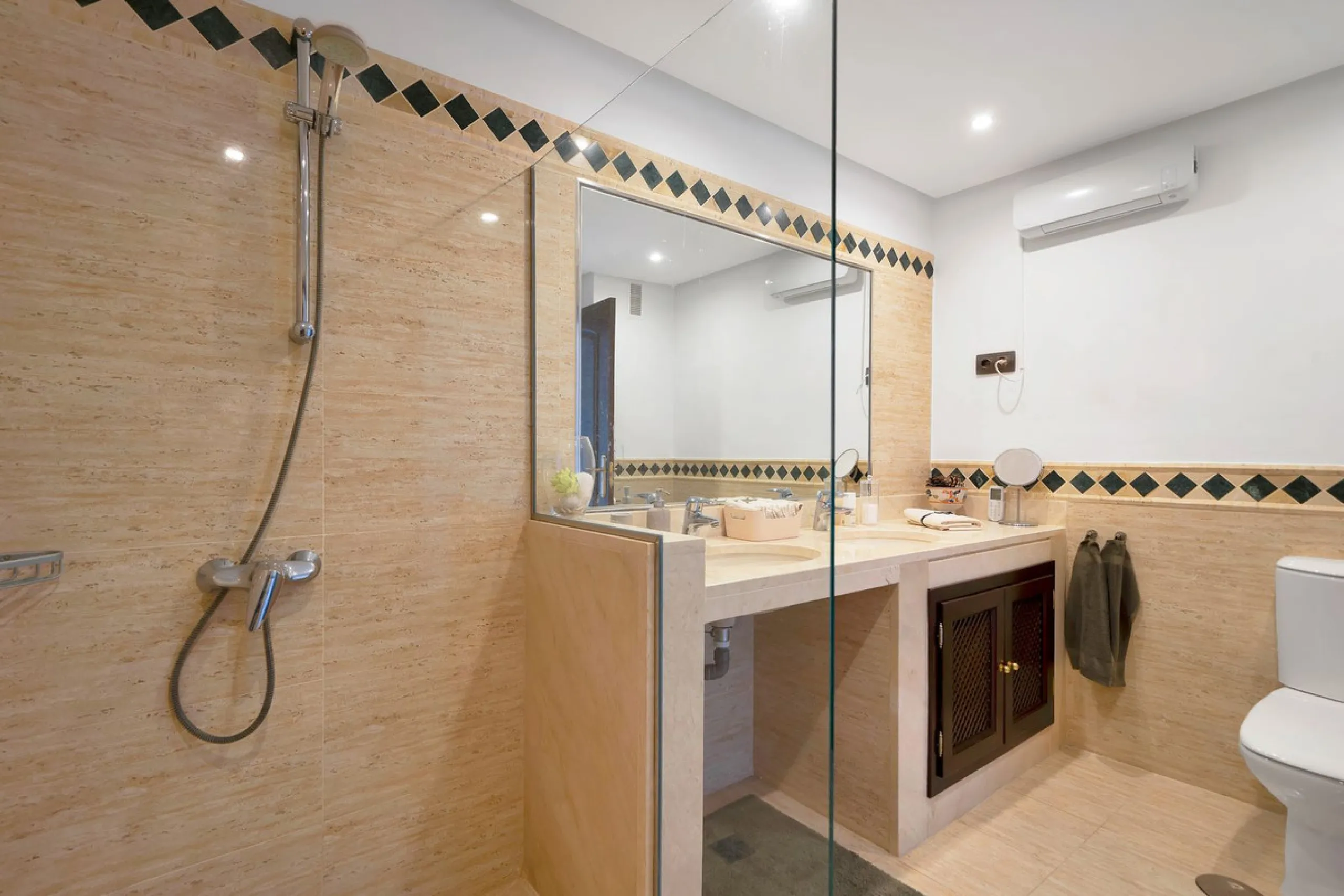 Apartment - Penthouse Duplex в продаже в Marbella, Málaga. В доме 3 спален и 2 ванных комнат. Площадь дома 169 м²