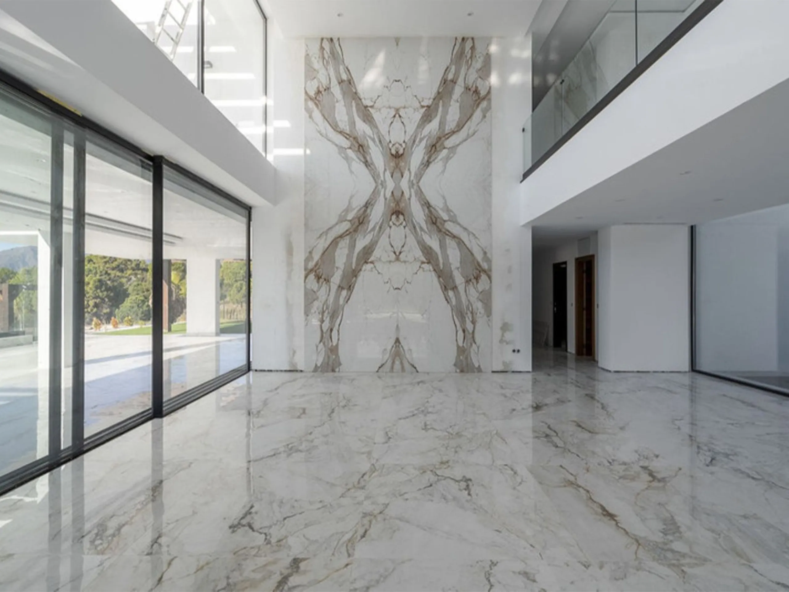 House - Detached Villa в продаже в Benahavís, Málaga. В доме 5 спален и 6 ванных комнат. Площадь дома 1174 м². Площадь участка 4681 м²