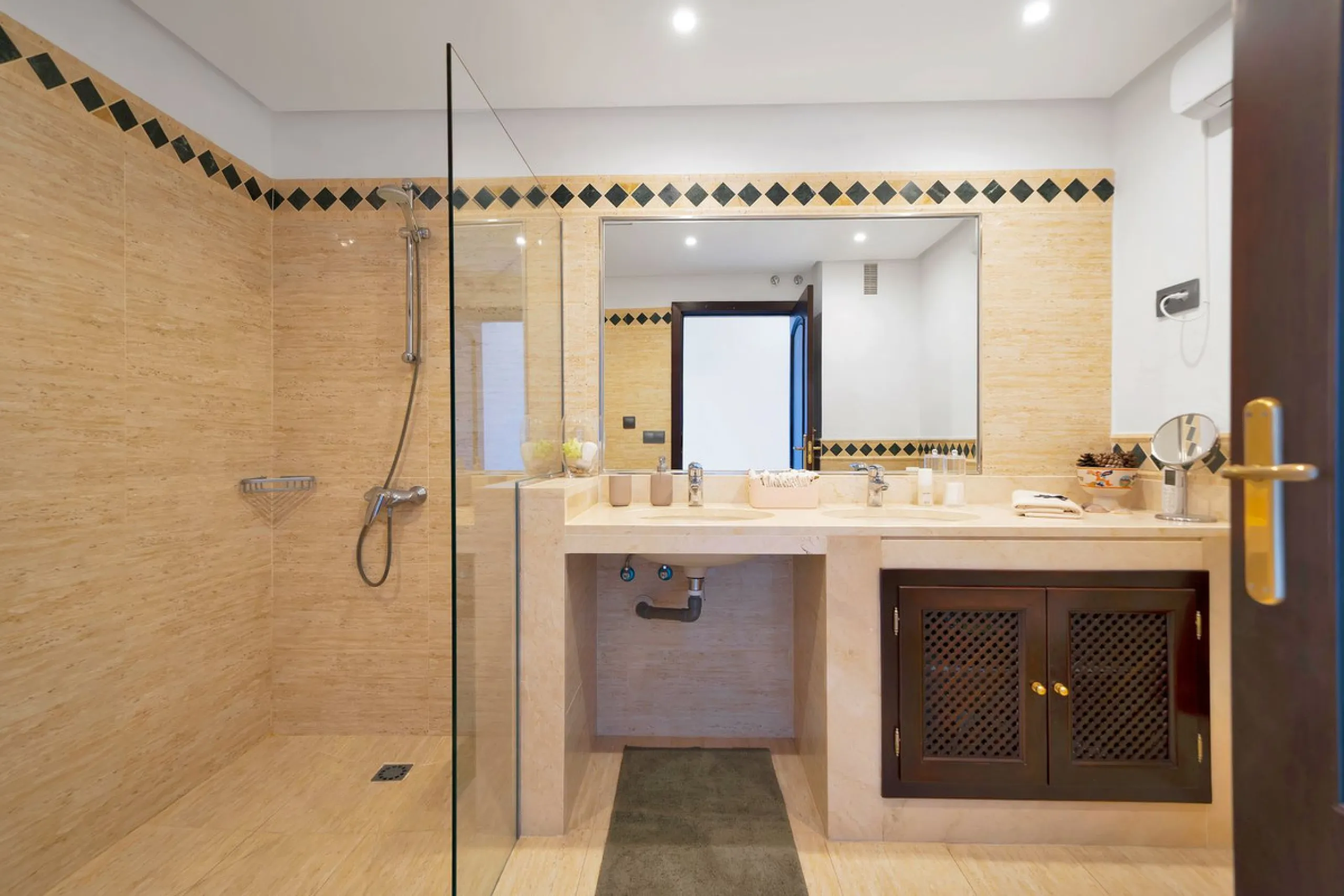 Apartment - Penthouse Duplex в продаже в Marbella, Málaga. В доме 3 спален и 2 ванных комнат. Площадь дома 169 м²