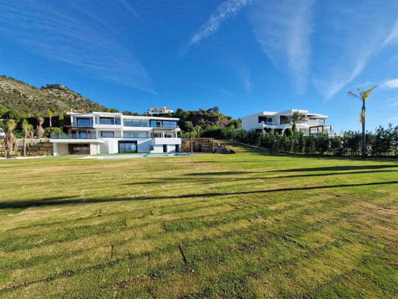House - Detached Villa в продаже в Benahavís, Málaga. В доме 5 спален и 6 ванных комнат. Площадь дома 1174 м². Площадь участка 4681 м²