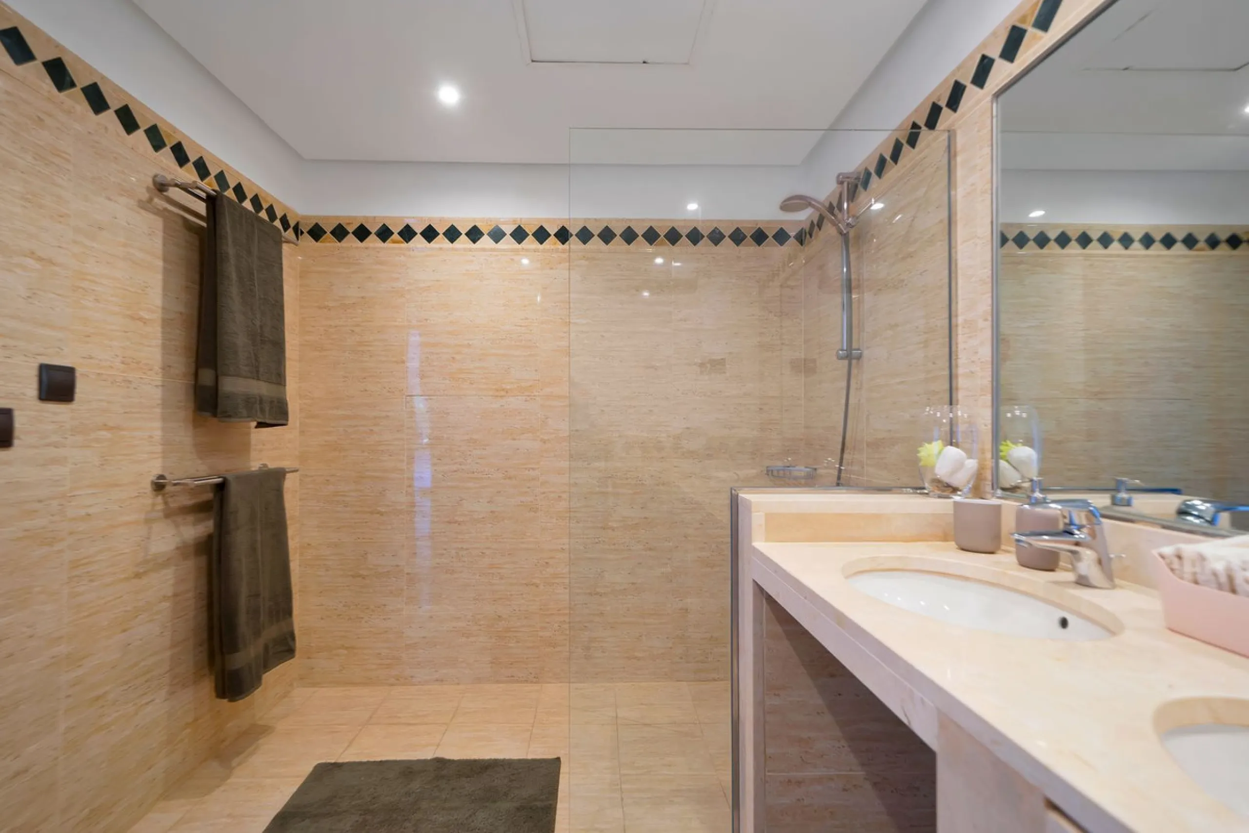 Apartment - Penthouse Duplex в продаже в Marbella, Málaga. В доме 3 спален и 2 ванных комнат. Площадь дома 169 м²