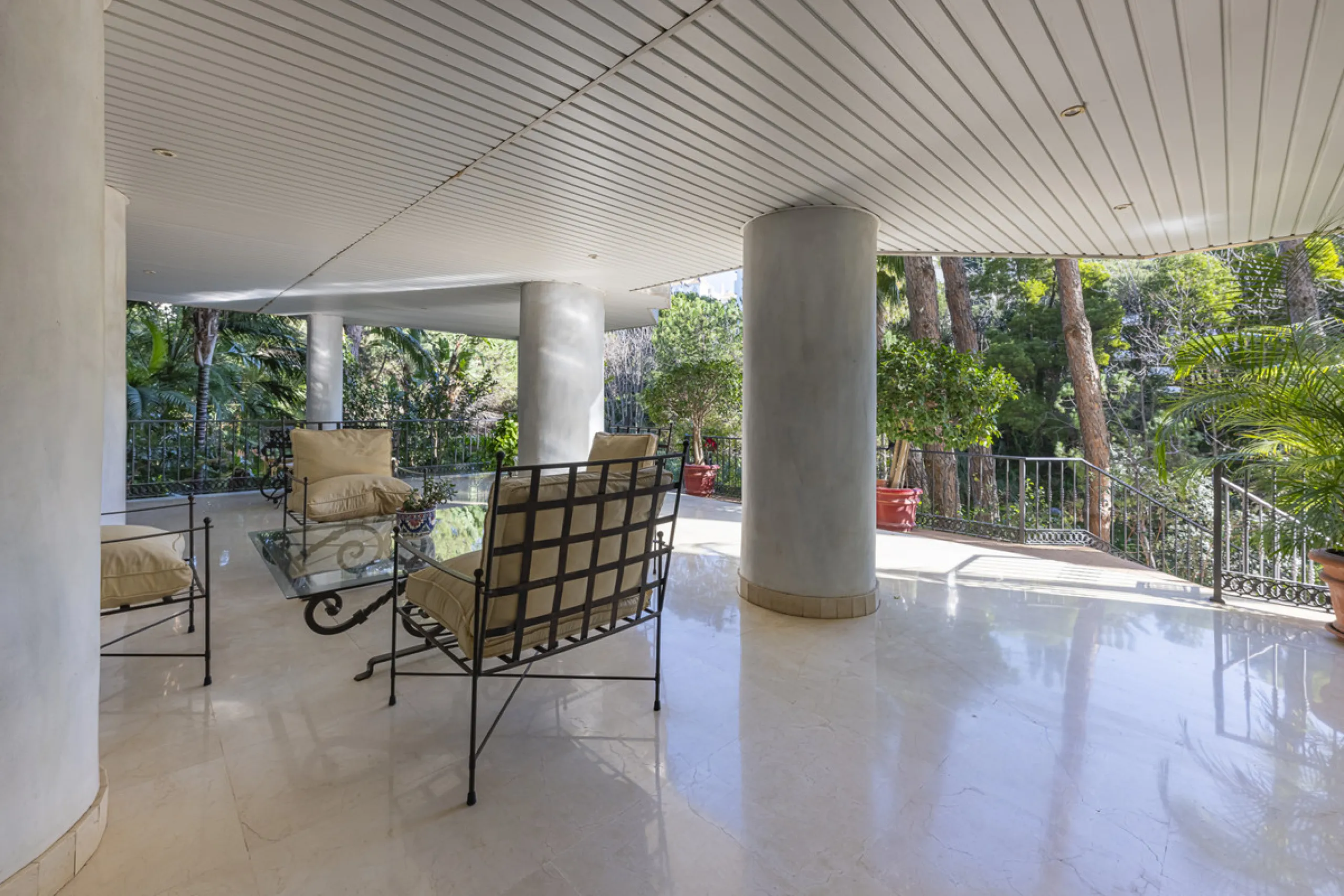 Apartment - Middle Floor Apartment в продаже в Marbella, Málaga. В доме 2 спален и 3 ванных комнат. Площадь дома 151 м²