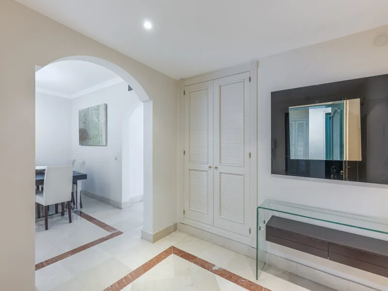 Apartment - Middle Floor Apartment в продаже в Marbella, Málaga. В доме 2 спален и 3 ванных комнат. Площадь дома 151 м²