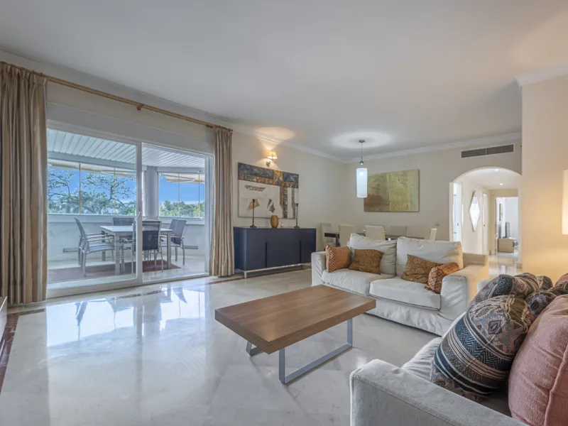 Apartment - Middle Floor Apartment в продаже в Marbella, Málaga. В доме 2 спален и 3 ванных комнат. Площадь дома 151 м²