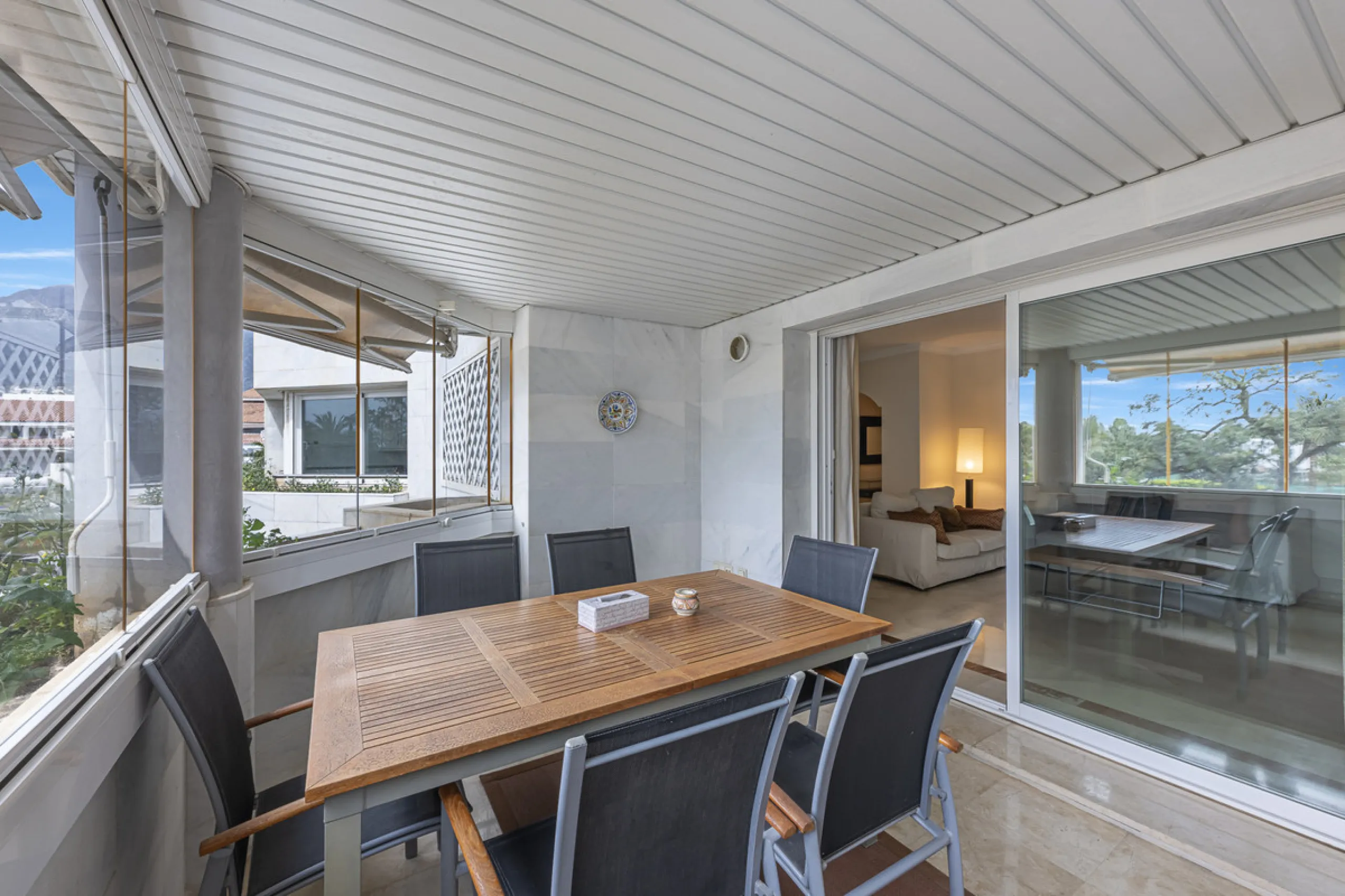 Apartment - Middle Floor Apartment в продаже в Marbella, Málaga. В доме 2 спален и 3 ванных комнат. Площадь дома 151 м²