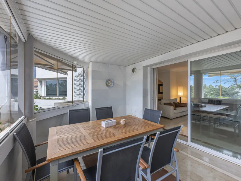 Apartment - Middle Floor Apartment в продаже в Marbella, Málaga. В доме 2 спален и 3 ванных комнат. Площадь дома 151 м²