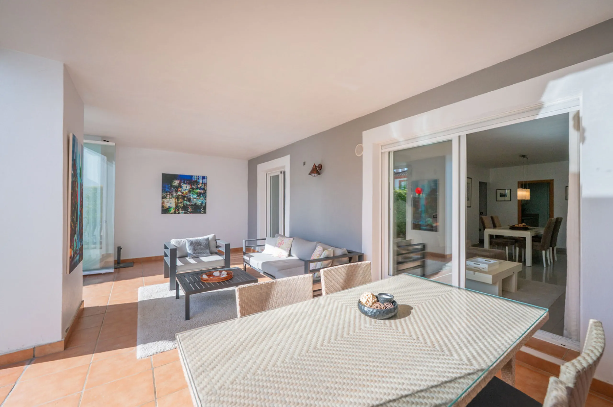 Located in the sought-after urbanisation Cortijo del Mar, this bright and well-presented 2-bedroom, 2-bathroom ground-floor apartment offers comfort, privacy, and excellent rental potential.