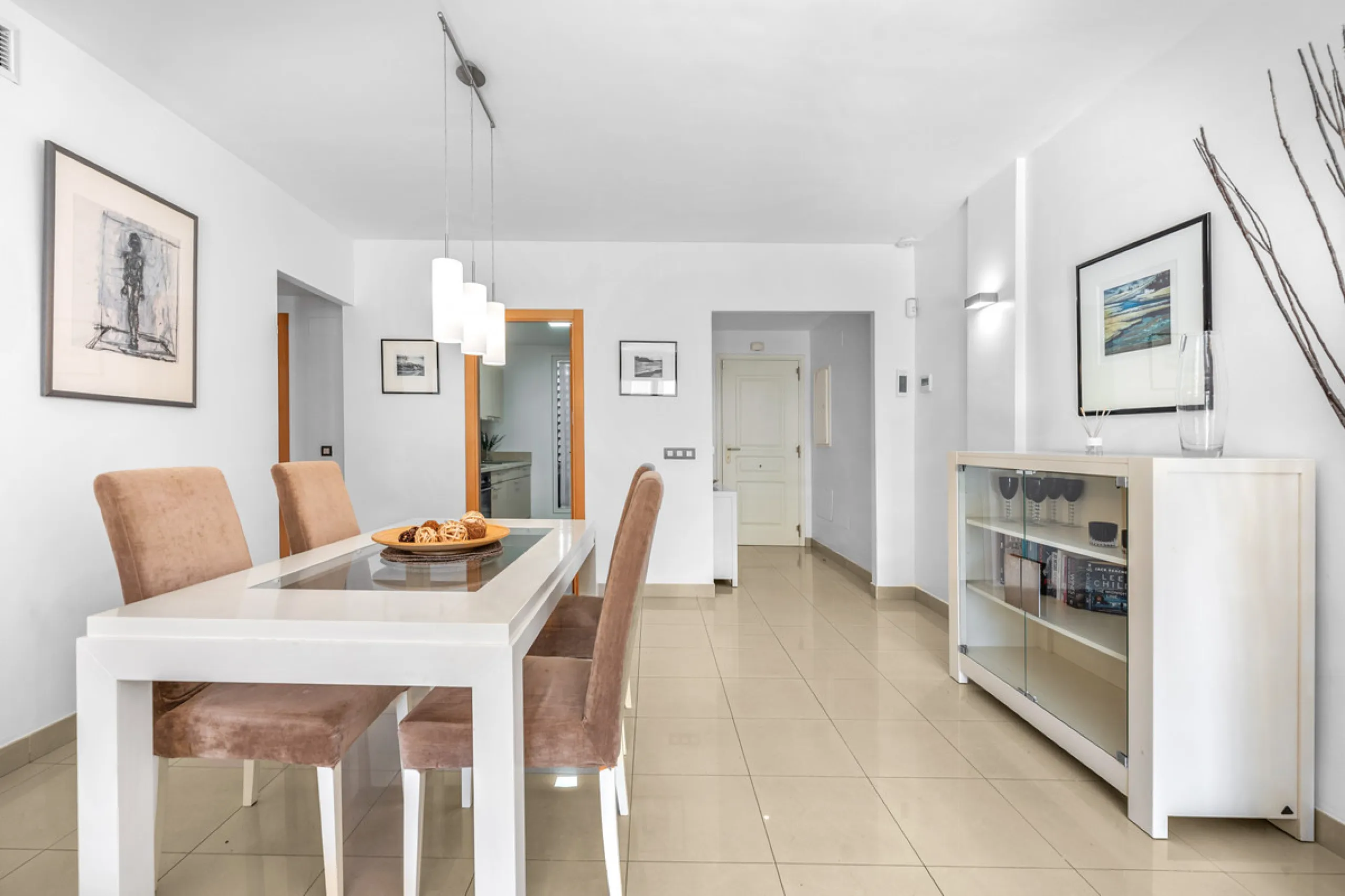 Located in the sought-after urbanisation Cortijo del Mar, this bright and well-presented 2-bedroom, 2-bathroom ground-floor apartment offers comfort, privacy, and excellent rental potential.