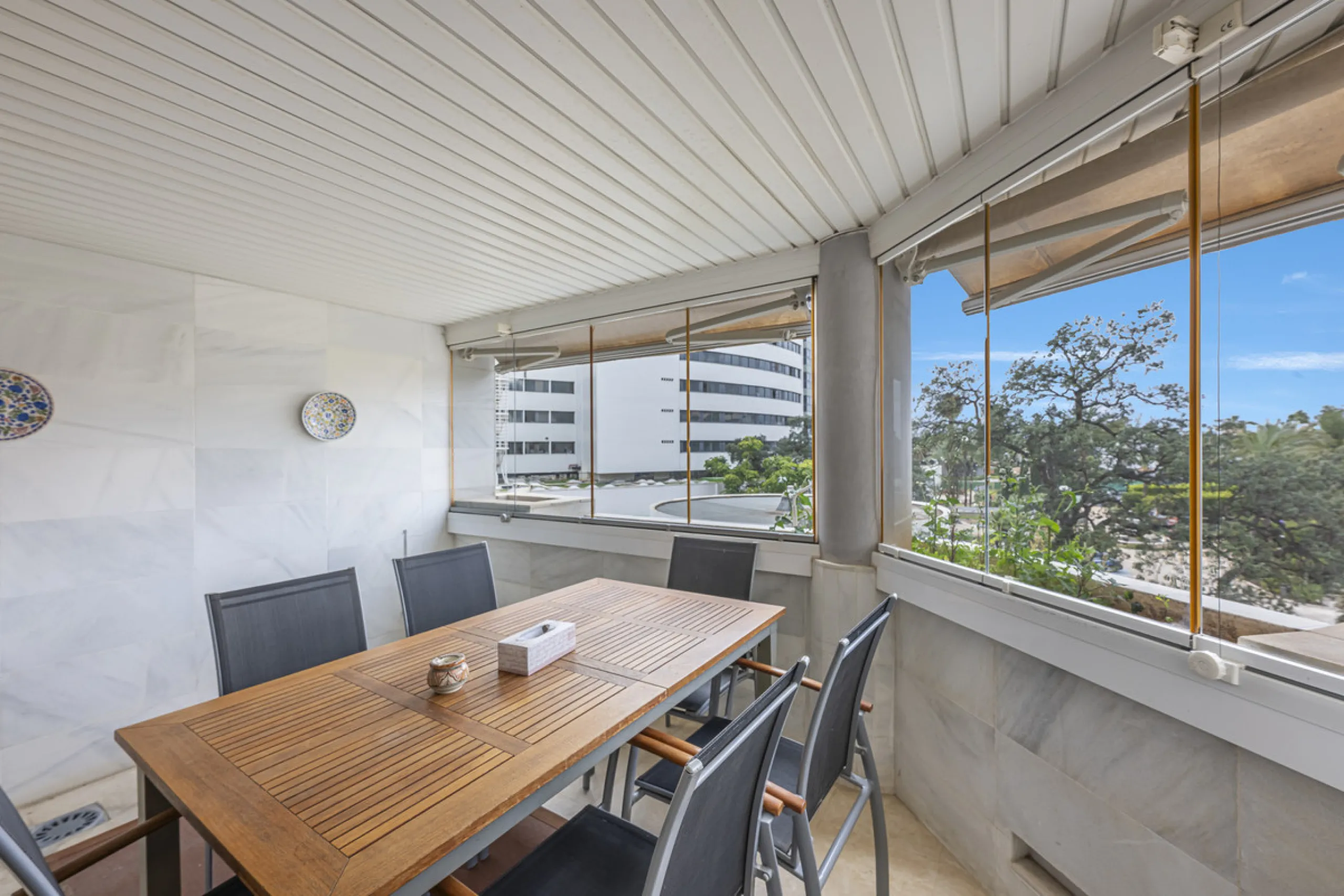 Apartment - Middle Floor Apartment в продаже в Marbella, Málaga. В доме 2 спален и 3 ванных комнат. Площадь дома 151 м²