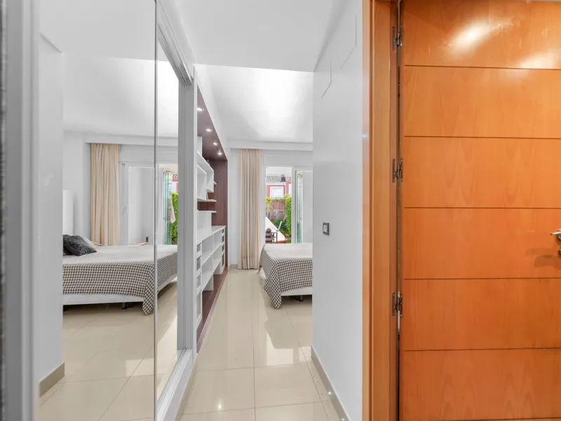 Located in the sought-after urbanisation Cortijo del Mar, this bright and well-presented 2-bedroom, 2-bathroom ground-floor apartment offers comfort, privacy, and excellent rental potential.