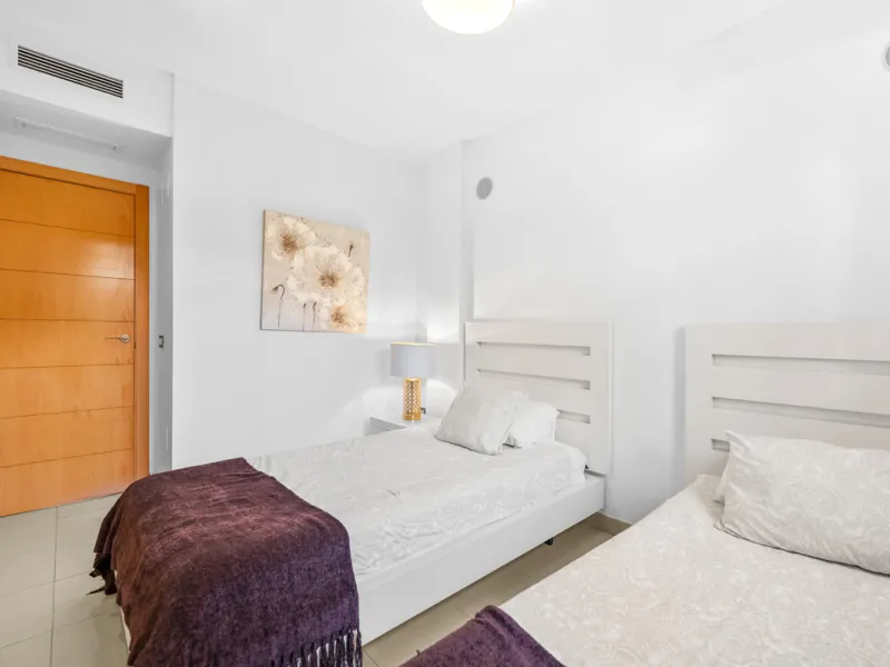 Located in the sought-after urbanisation Cortijo del Mar, this bright and well-presented 2-bedroom, 2-bathroom ground-floor apartment offers comfort, privacy, and excellent rental potential.