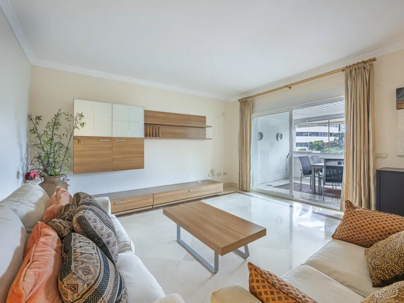 Apartment - Middle Floor Apartment в продаже в Marbella, Málaga. В доме 2 спален и 3 ванных комнат. Площадь дома 151 м²