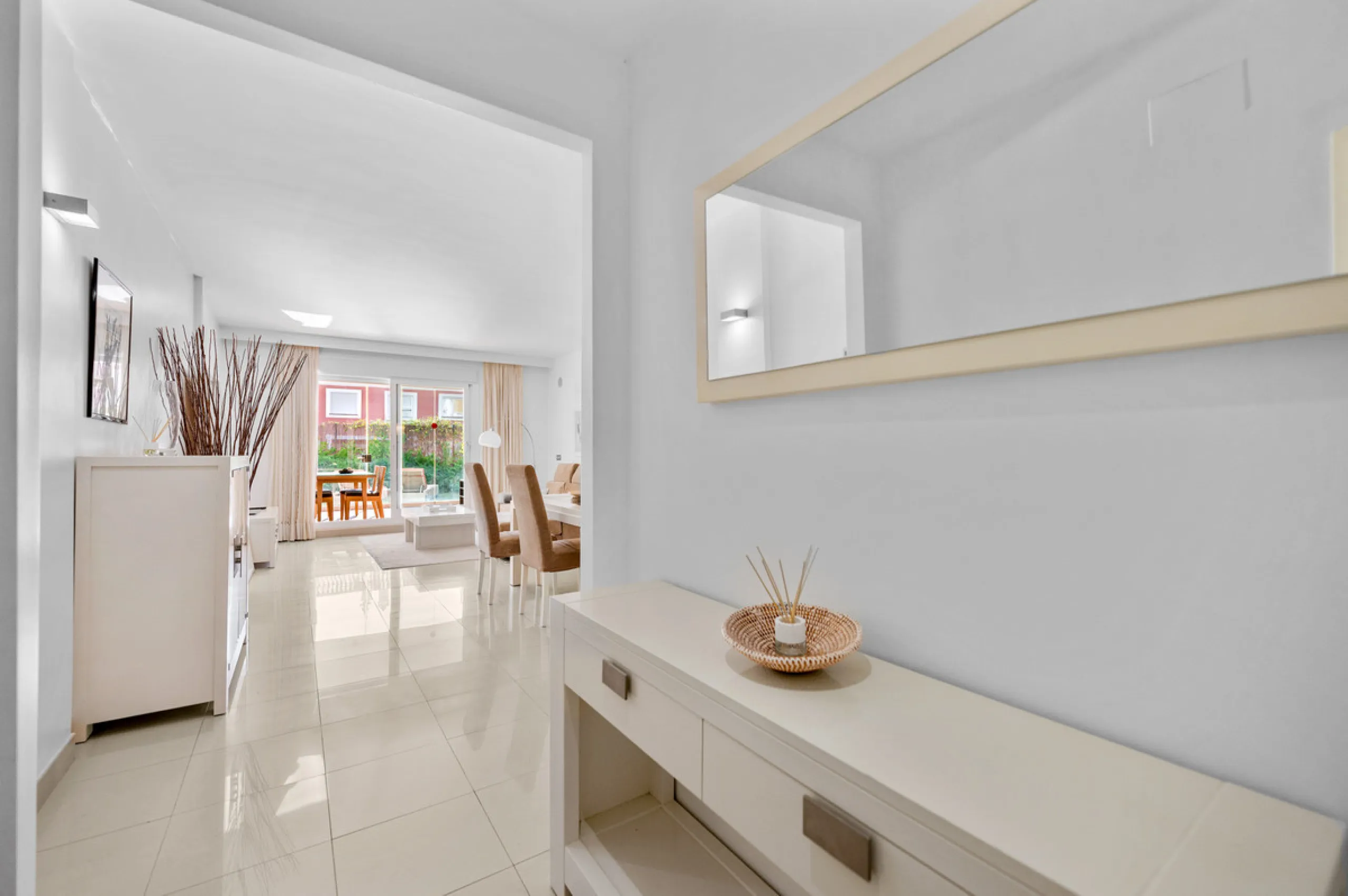 Located in the sought-after urbanisation Cortijo del Mar, this bright and well-presented 2-bedroom, 2-bathroom ground-floor apartment offers comfort, privacy, and excellent rental potential.