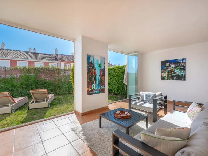 Located in the sought-after urbanisation Cortijo del Mar, this bright and well-presented 2-bedroom, 2-bathroom ground-floor apartment offers comfort, privacy, and excellent rental potential.