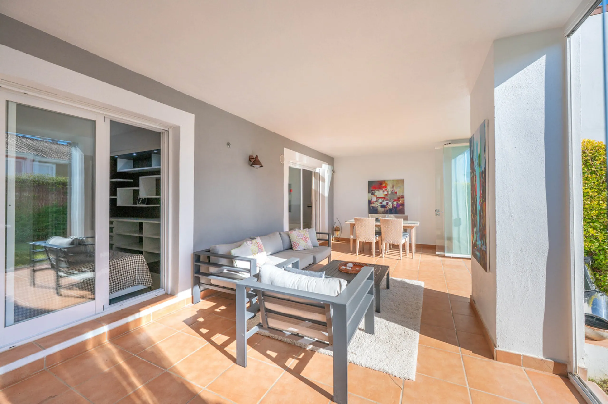 Located in the sought-after urbanisation Cortijo del Mar, this bright and well-presented 2-bedroom, 2-bathroom ground-floor apartment offers comfort, privacy, and excellent rental potential.