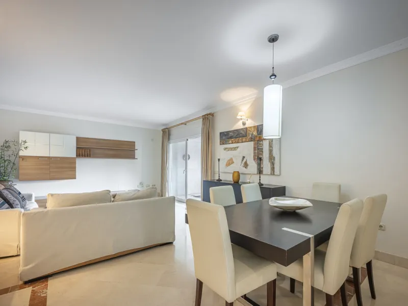Apartment - Middle Floor Apartment в продаже в Marbella, Málaga. В доме 2 спален и 3 ванных комнат. Площадь дома 151 м²
