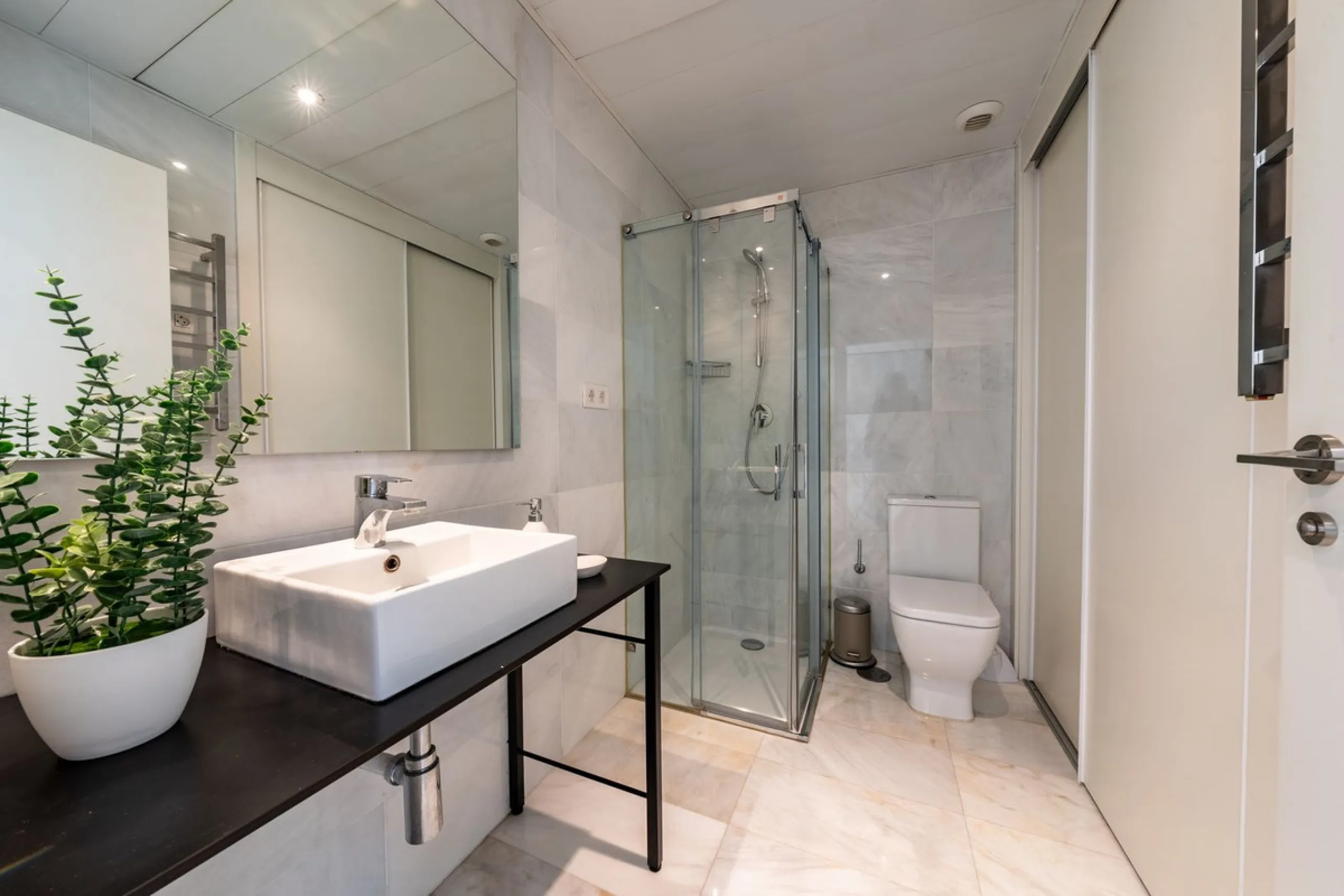 Apartment - Middle Floor Apartment в продаже в Marbella, Málaga. В доме 2 спален и 2 ванных комнат. Площадь дома 122 м²