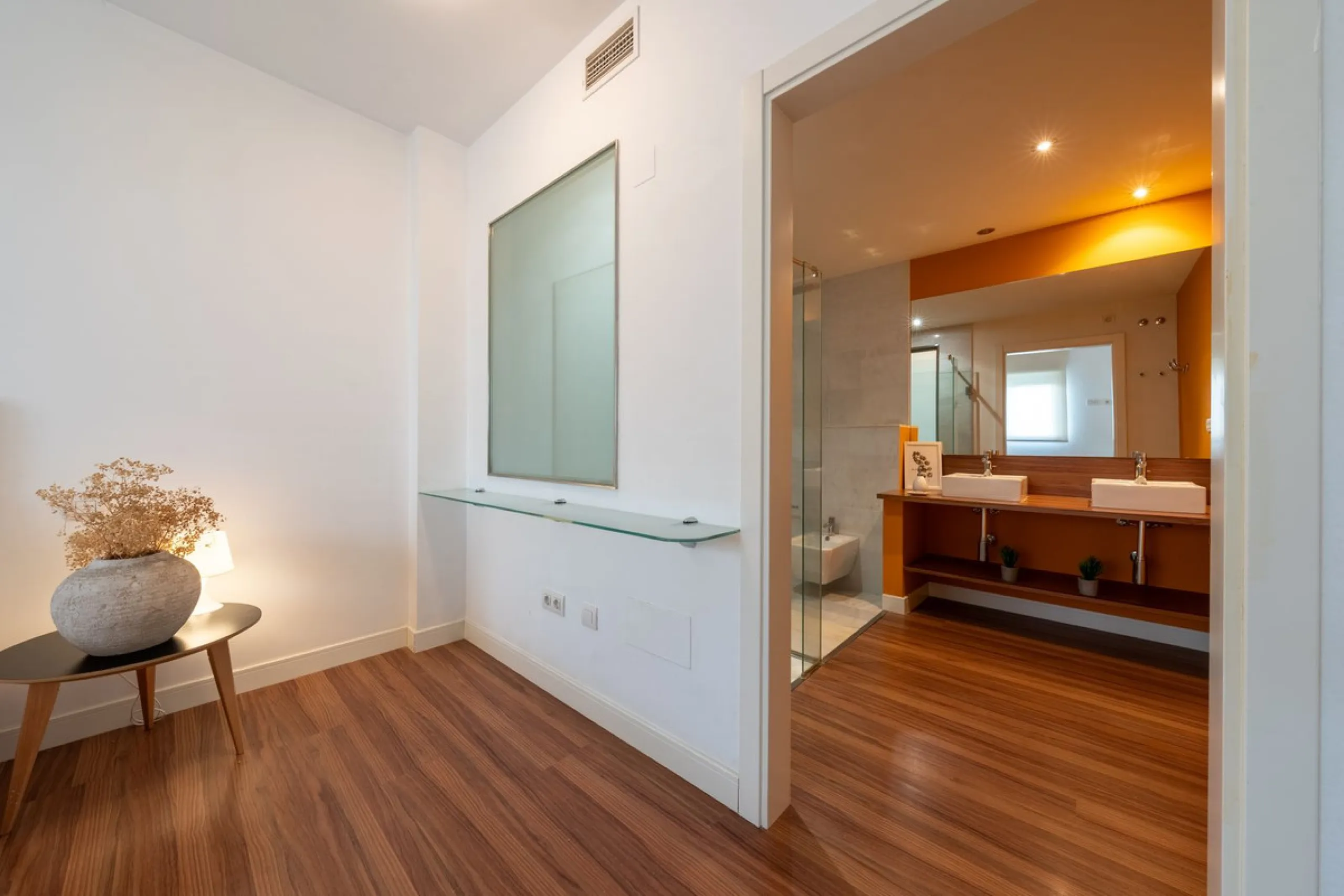 Apartment - Middle Floor Apartment в продаже в Marbella, Málaga. В доме 2 спален и 2 ванных комнат. Площадь дома 122 м²