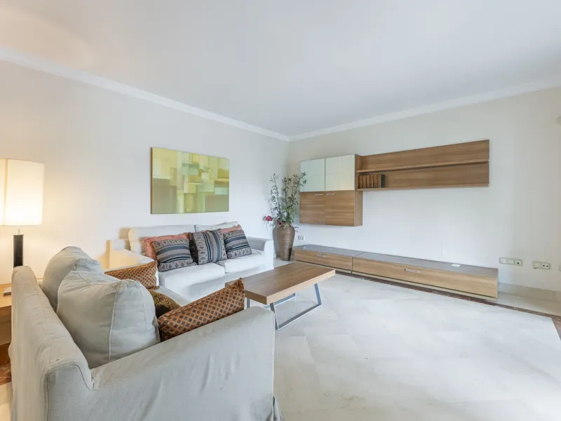 Apartment - Middle Floor Apartment в продаже в Marbella, Málaga. В доме 2 спален и 3 ванных комнат. Площадь дома 151 м²