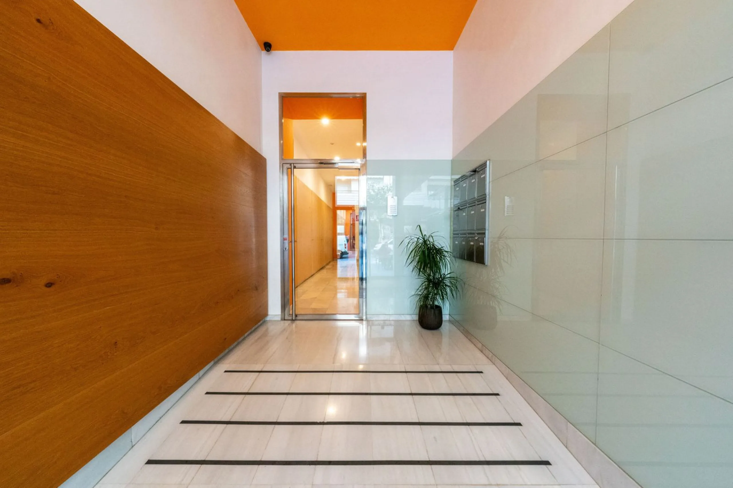 Apartment - Middle Floor Apartment в продаже в Marbella, Málaga. В доме 2 спален и 2 ванных комнат. Площадь дома 122 м²
