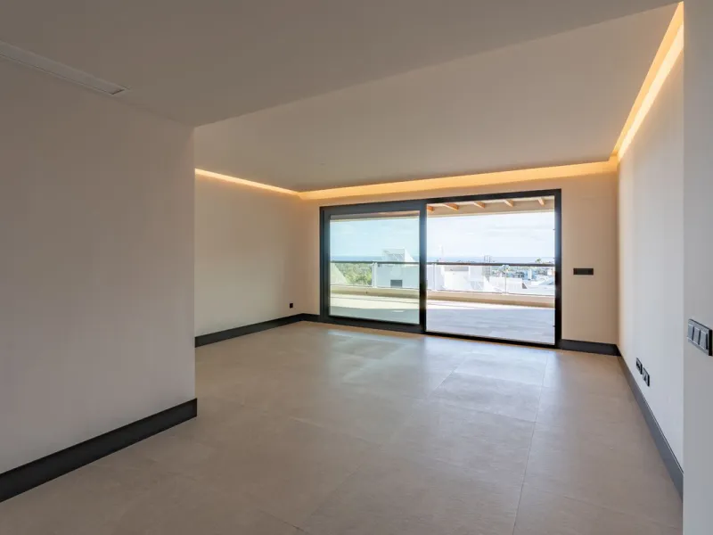 Experience modern Mediterranean living in this stunning 2-bedroom apartment within Marbella Lake, a prestigious gated community in the peaceful hills of Nueva Andalucía. Marbella Lake offers a harmonious blend of nature, comfort, and panoramic views, just