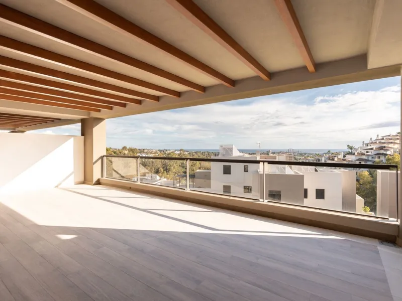 Experience modern Mediterranean living in this stunning 2-bedroom apartment within Marbella Lake, a prestigious gated community in the peaceful hills of Nueva Andalucía. Marbella Lake offers a harmonious blend of nature, comfort, and panoramic views, just