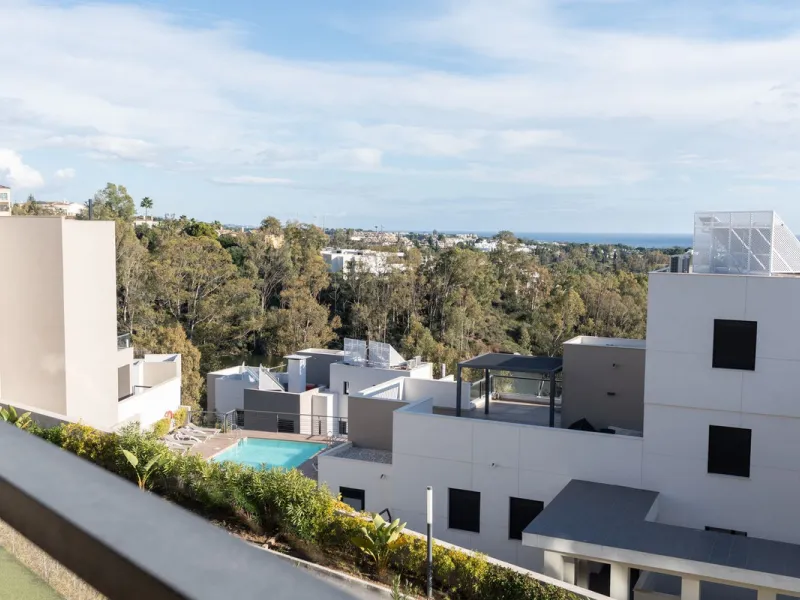 Experience modern Mediterranean living in this stunning 2-bedroom apartment within Marbella Lake, a prestigious gated community in the peaceful hills of Nueva Andalucía. Marbella Lake offers a harmonious blend of nature, comfort, and panoramic views, just