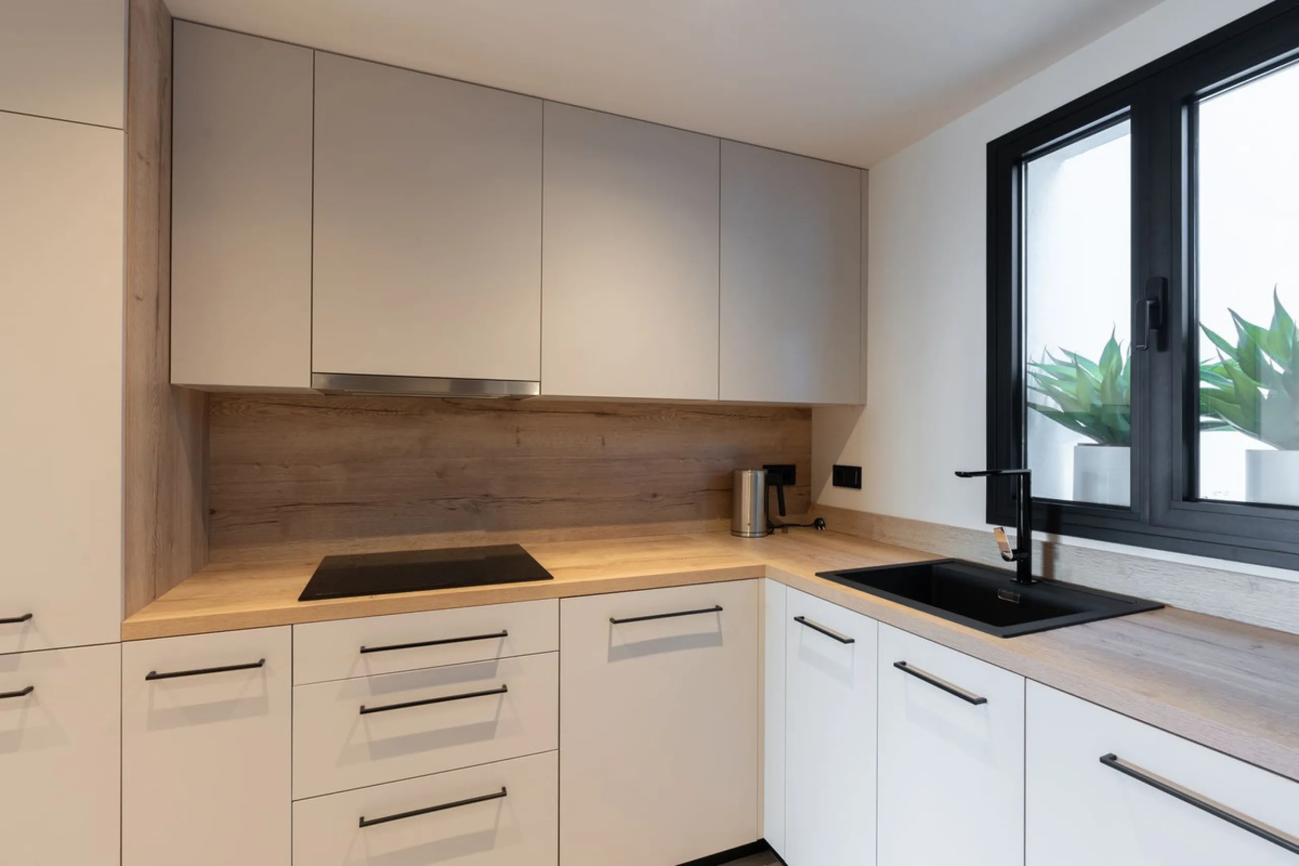 Experience modern Mediterranean living in this stunning 2-bedroom apartment within Marbella Lake, a prestigious gated community in the peaceful hills of Nueva Andalucía. Marbella Lake offers a harmonious blend of nature, comfort, and panoramic views, just