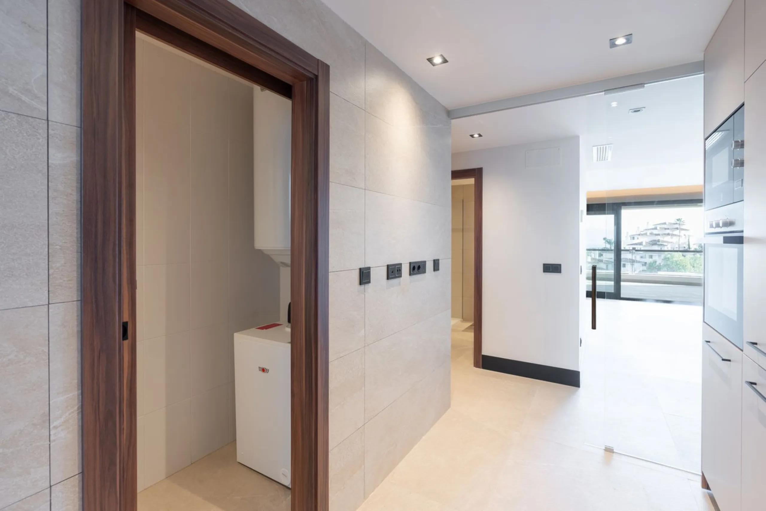 Experience modern Mediterranean living in this stunning 2-bedroom apartment within Marbella Lake, a prestigious gated community in the peaceful hills of Nueva Andalucía. Marbella Lake offers a harmonious blend of nature, comfort, and panoramic views, just