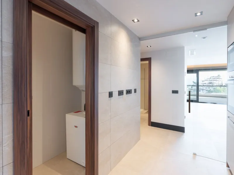 Experience modern Mediterranean living in this stunning 2-bedroom apartment within Marbella Lake, a prestigious gated community in the peaceful hills of Nueva Andalucía. Marbella Lake offers a harmonious blend of nature, comfort, and panoramic views, just