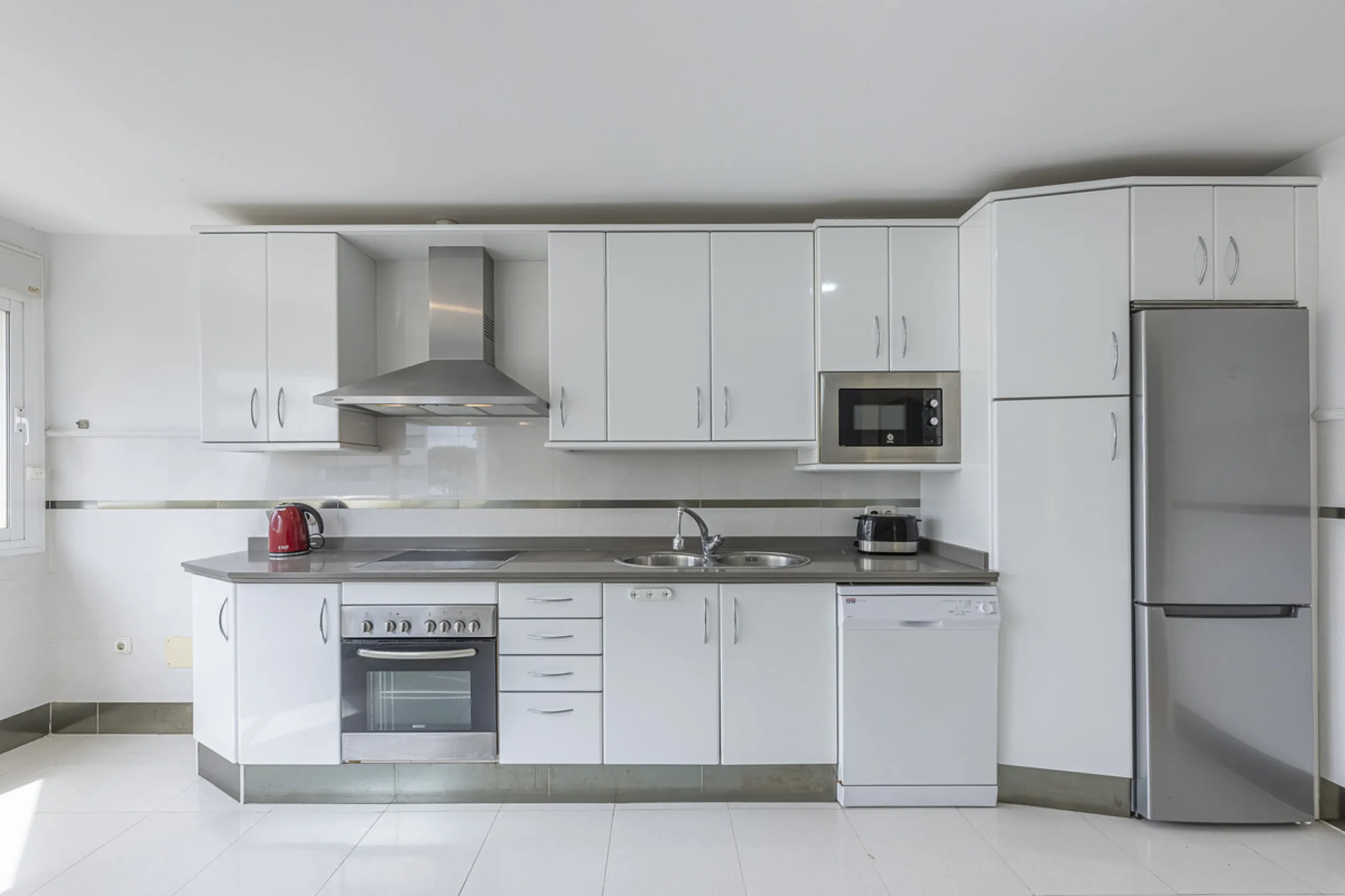 Apartment - Middle Floor Apartment в продаже в Marbella, Málaga. В доме 2 спален и 3 ванных комнат. Площадь дома 151 м²