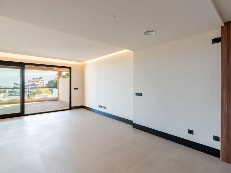 Experience modern Mediterranean living in this stunning 2-bedroom apartment within Marbella Lake, a prestigious gated community in the peaceful hills of Nueva Andalucía. Marbella Lake offers a harmonious blend of nature, comfort, and panoramic views, just