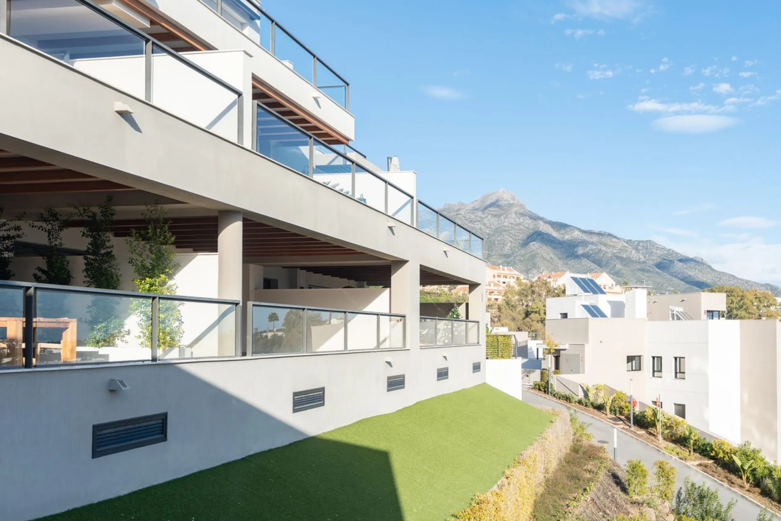 Experience modern Mediterranean living in this stunning 2-bedroom apartment within Marbella Lake, a prestigious gated community in the peaceful hills of Nueva Andalucía. Marbella Lake offers a harmonious blend of nature, comfort, and panoramic views, just