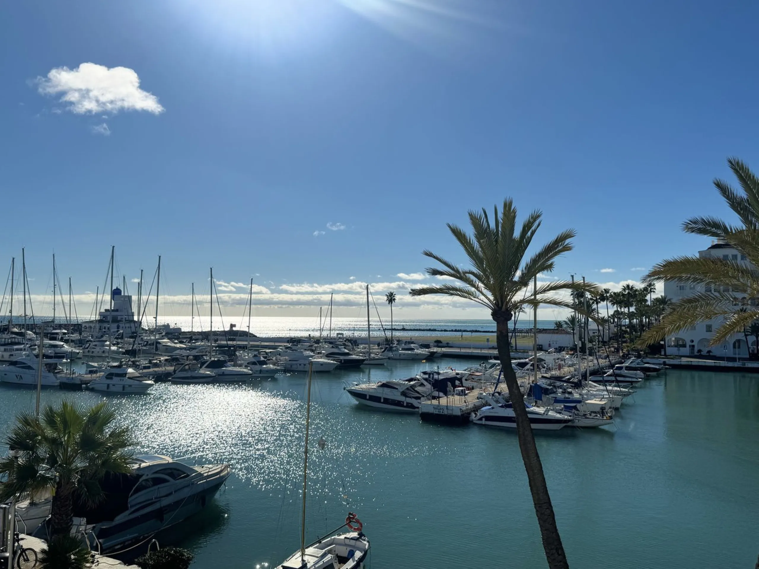 Frontline South-Facing Apartment – Duquesa Marina.