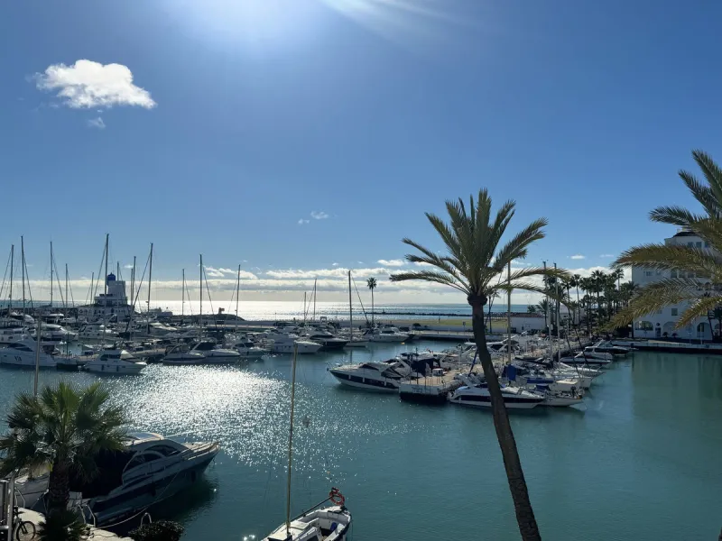 Frontline South-Facing Apartment – Duquesa Marina.