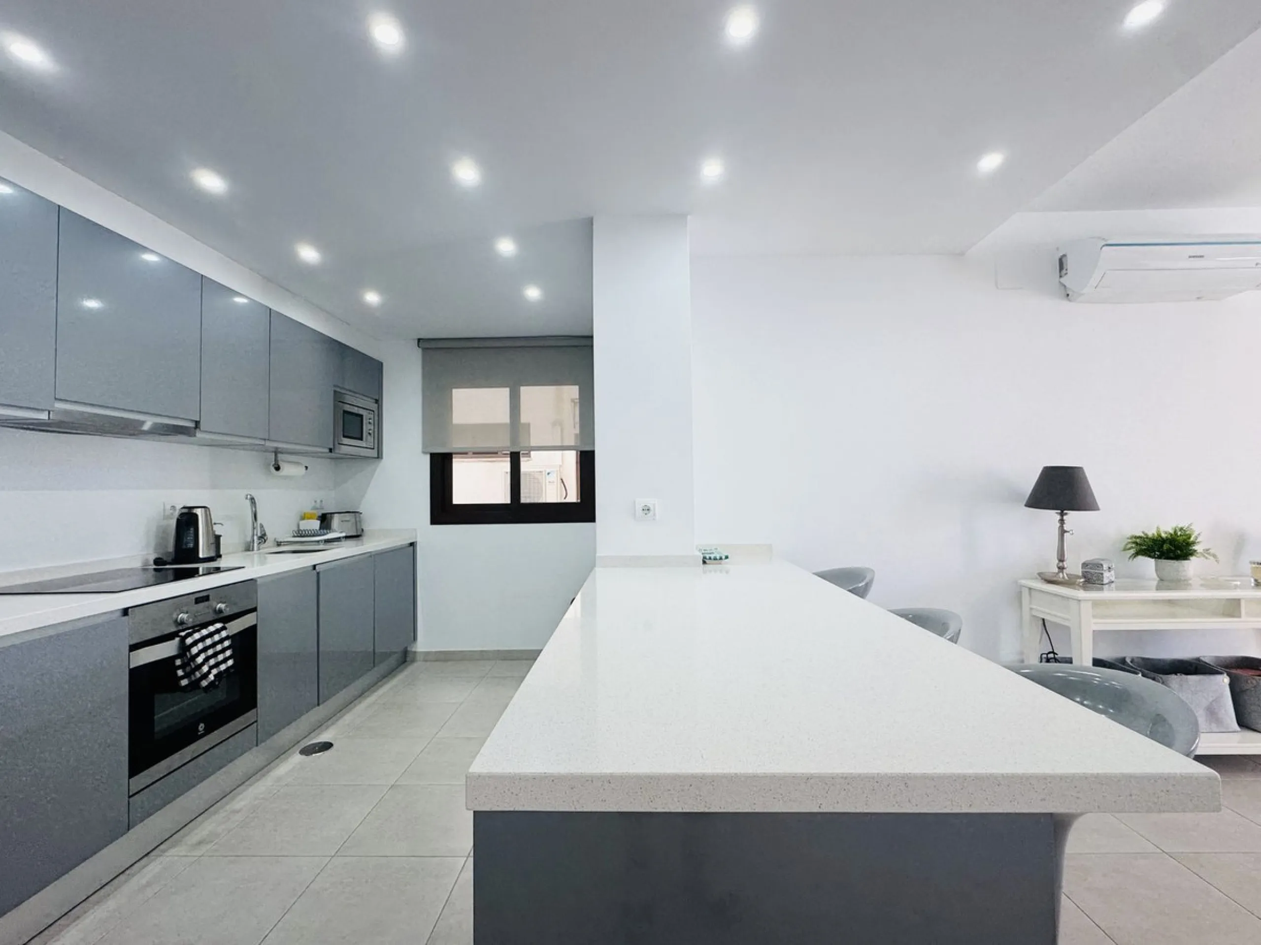 Frontline South-Facing Apartment – Duquesa Marina.