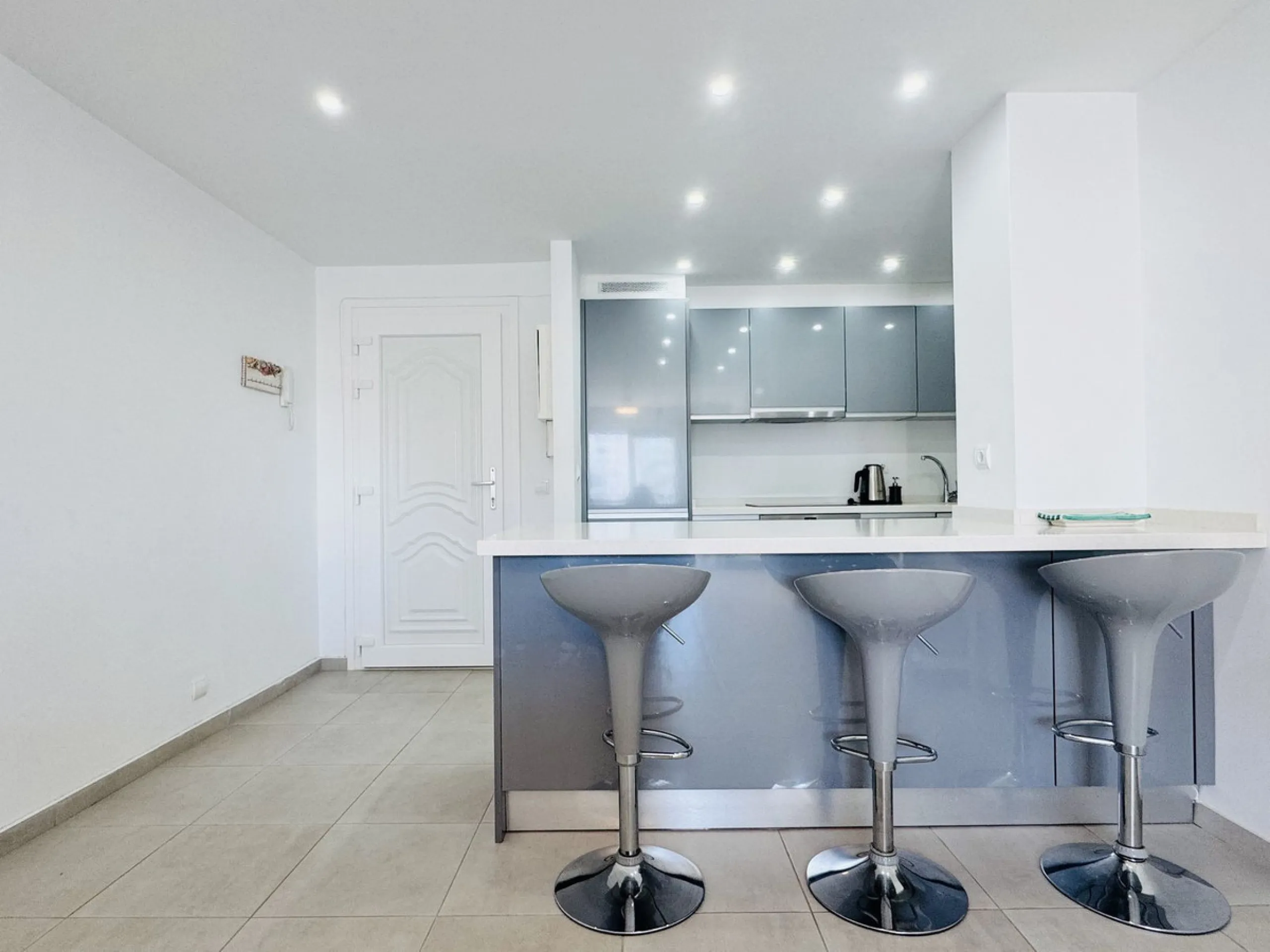 Frontline South-Facing Apartment – Duquesa Marina.