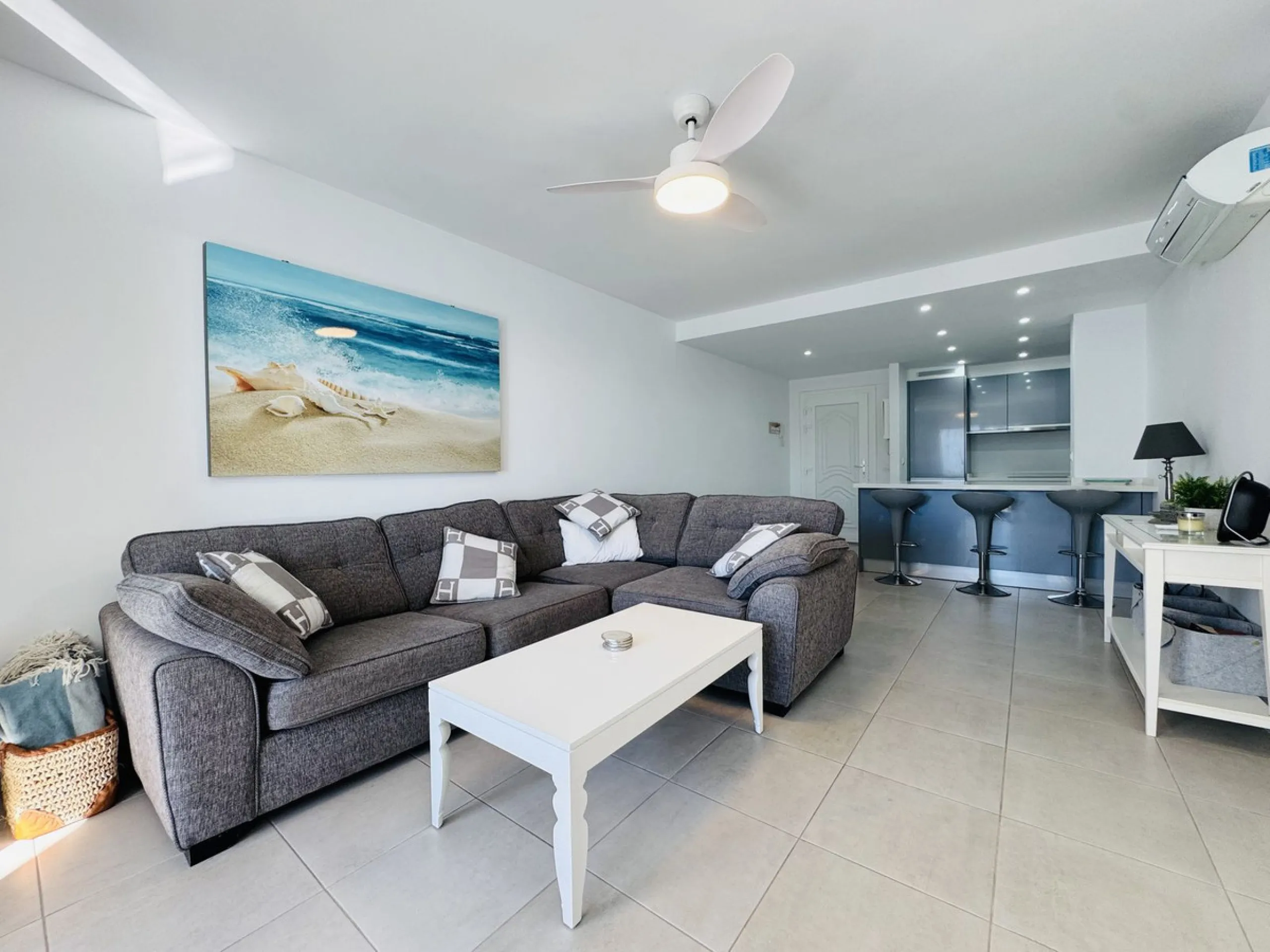 Frontline South-Facing Apartment – Duquesa Marina.