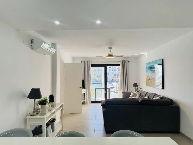 Frontline South-Facing Apartment – Duquesa Marina.