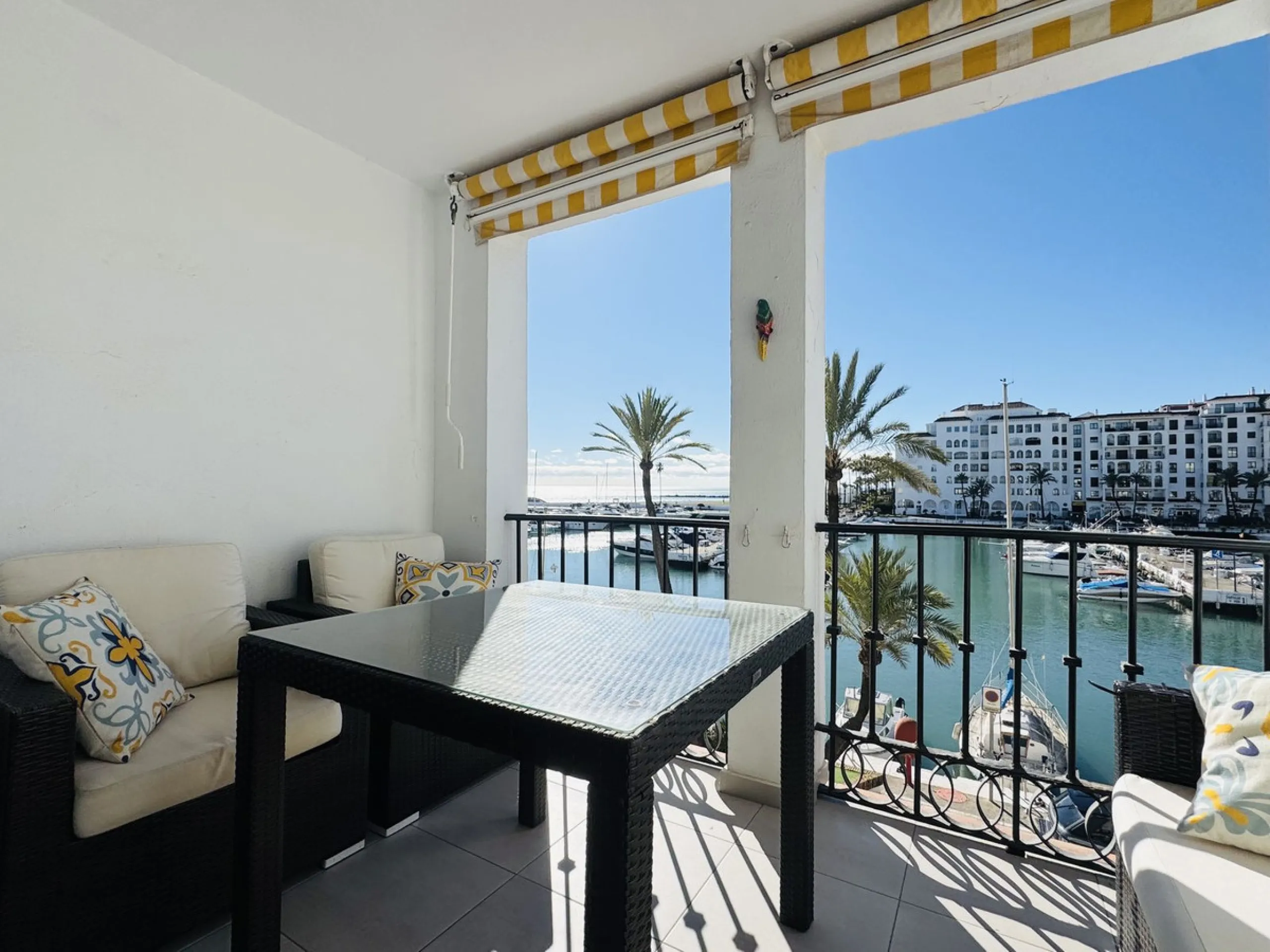 Frontline South-Facing Apartment – Duquesa Marina.