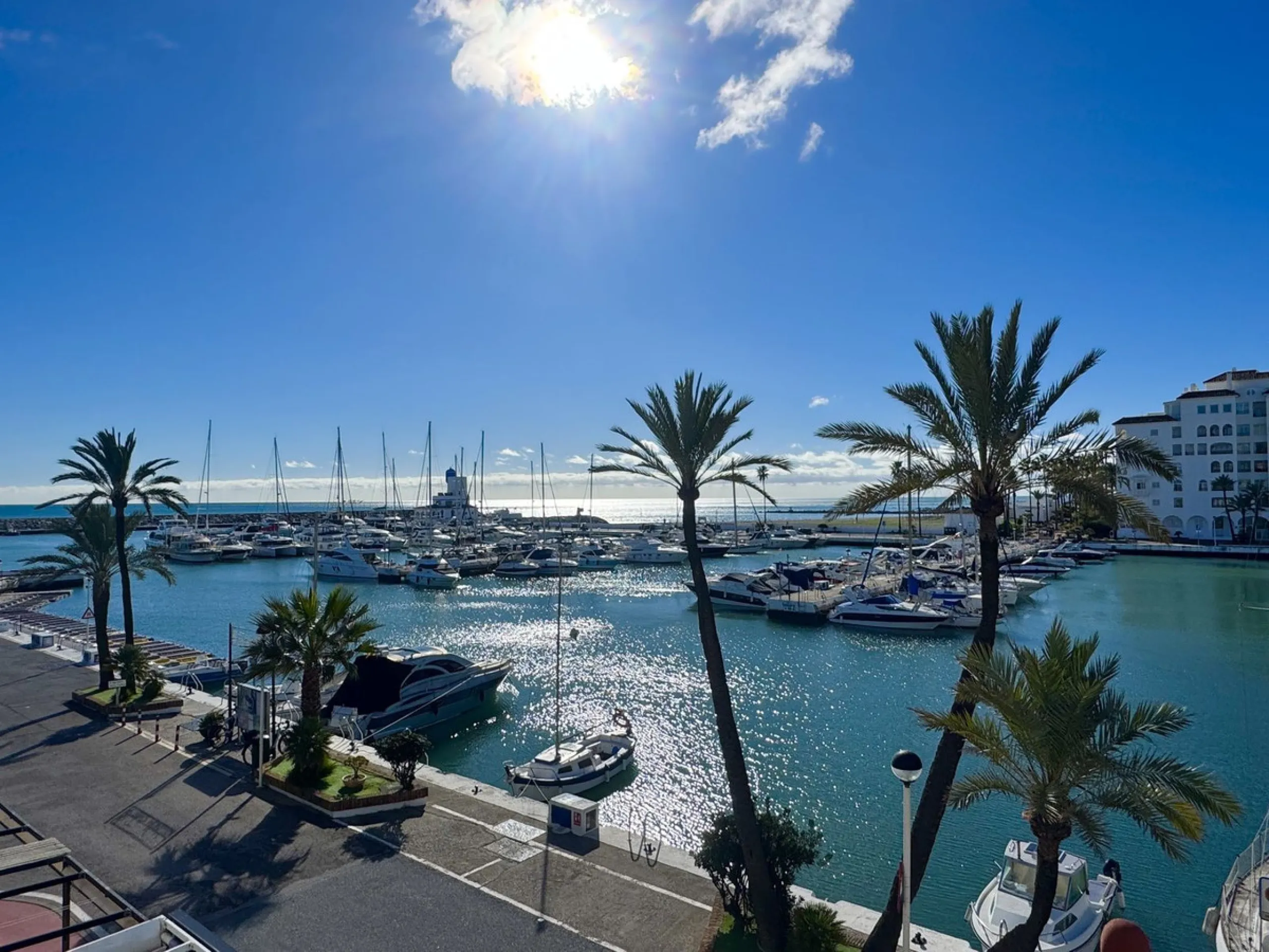 Frontline South-Facing Apartment – Duquesa Marina.